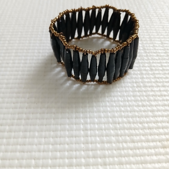 Vintage Beaded black/ gold stretched bracelet, mint - Picture 5 of 5